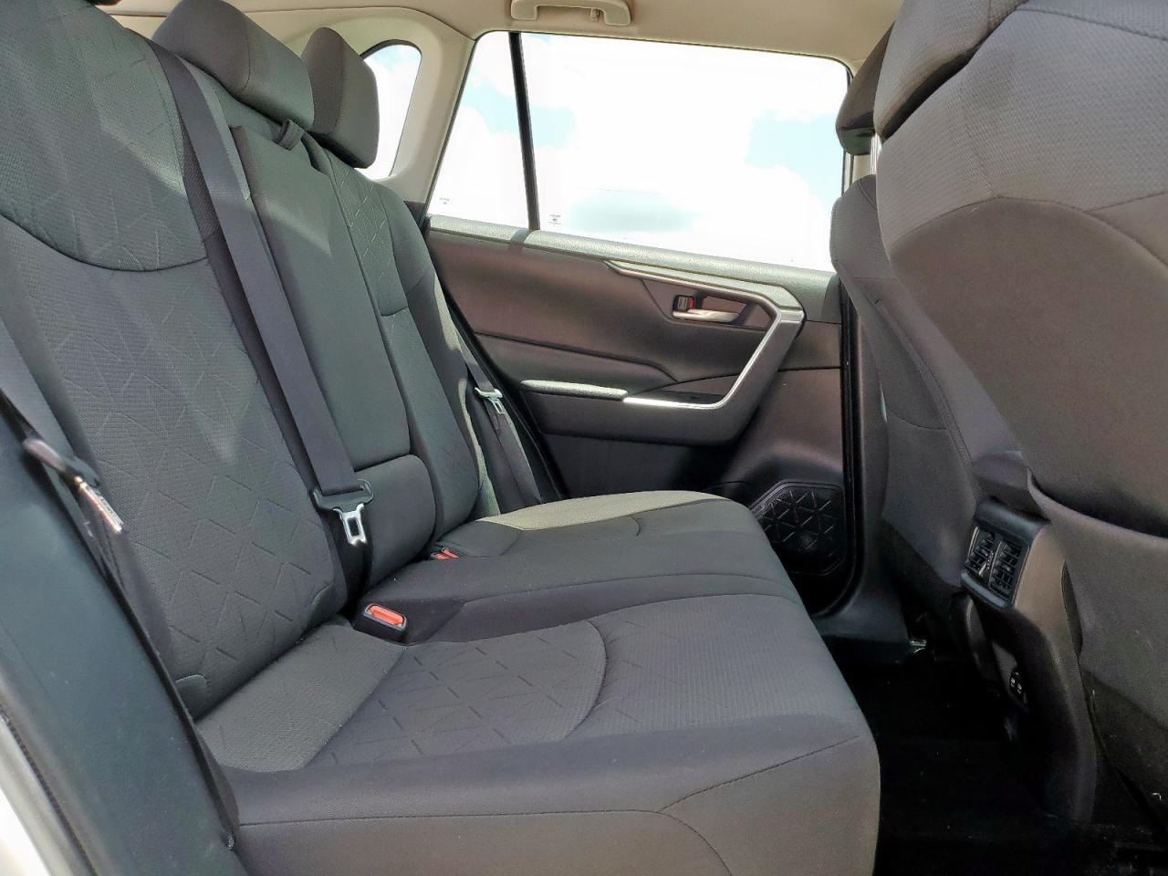 2020 Toyota Rav4 Xle VIN: 2T3W1RFV3LC046406 Lot: 63060995