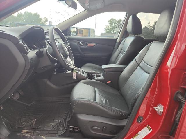  NISSAN ROGUE 2017 Czerwony