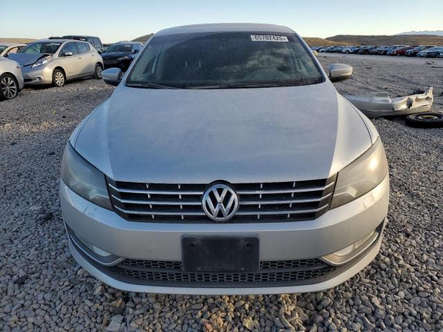 Sedans VOLKSWAGEN PASSAT 2014 Silver