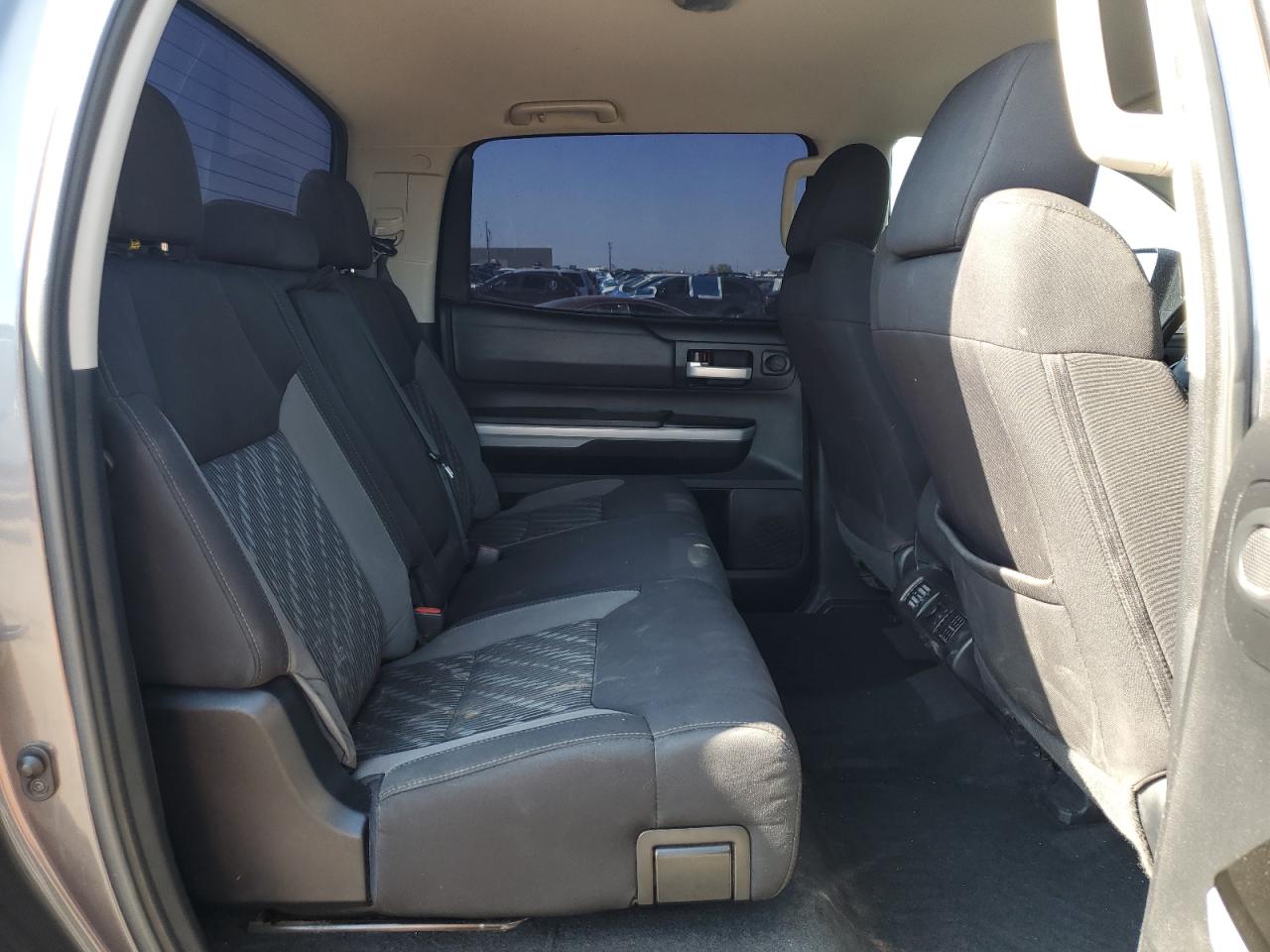 2019 Toyota Tundra Crewmax Sr5 VIN: 5TFDY5F19KX830350 Lot: 64694145
