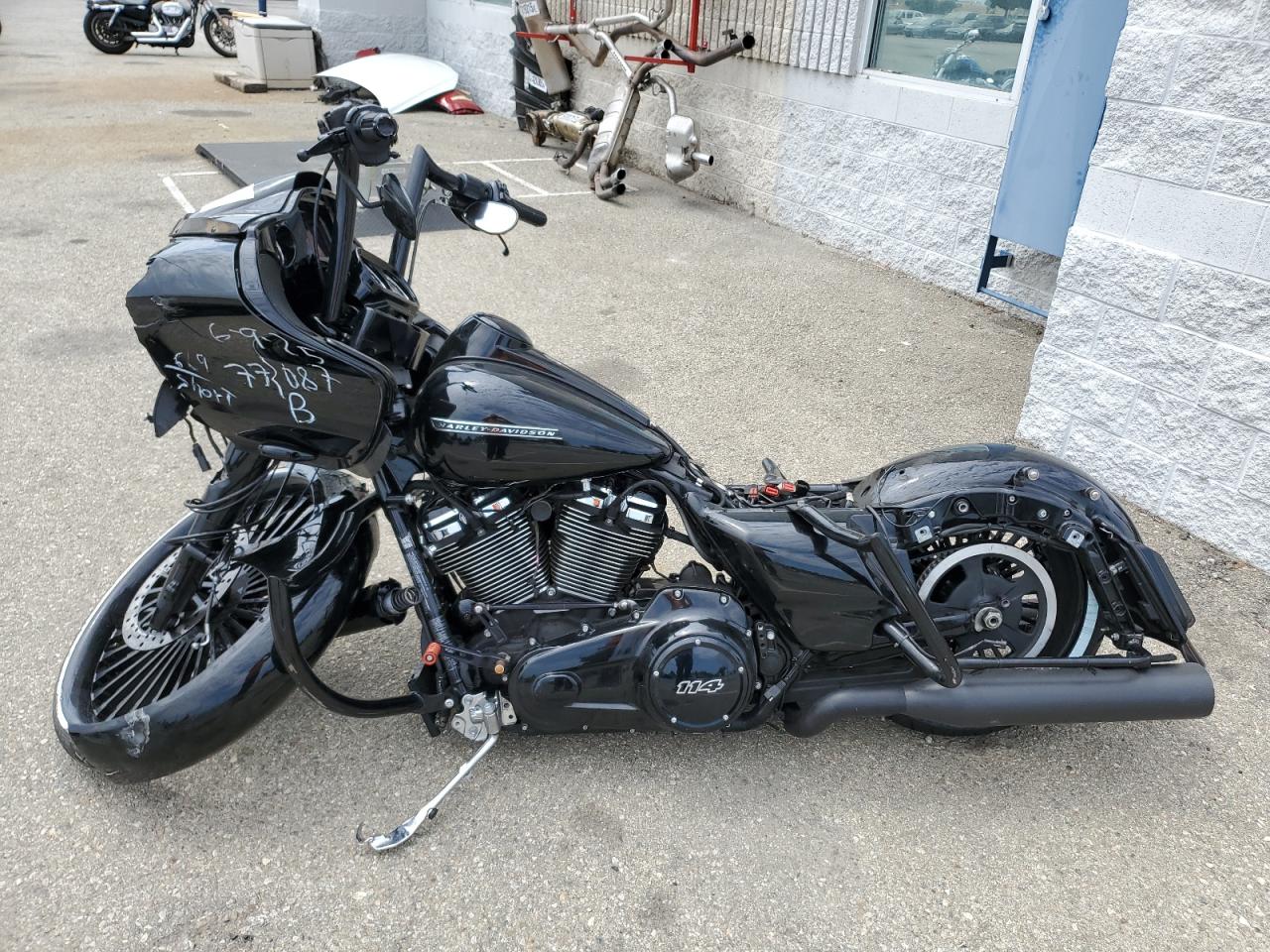 2019 Harley-Davidson Fltrxs black null gas 1HD1KTP34KB664632 photo #4