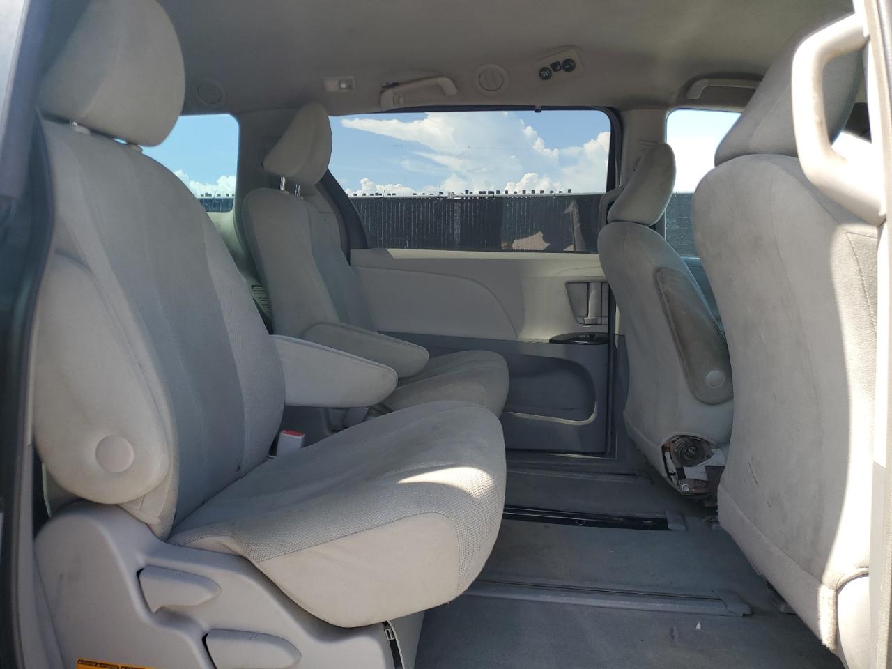 2012 Toyota Sienna Base VIN: 5TDKA3DC8CS011115 Lot: 65171135