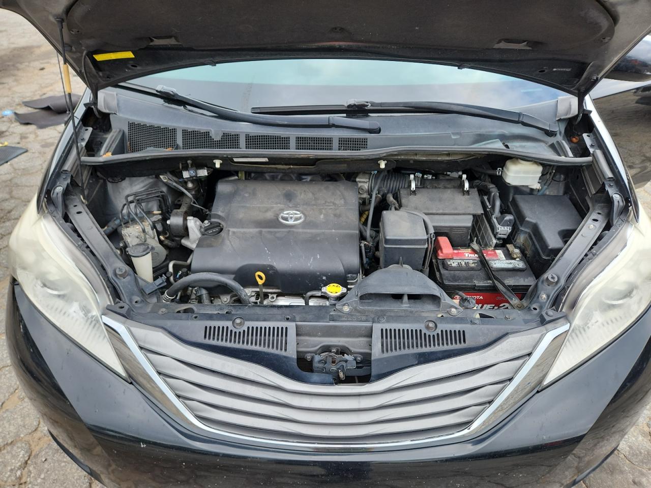 5tdyk3dc3bs160148 5TDYK3DC3BS160148 2011 Toyota Sienna Xle