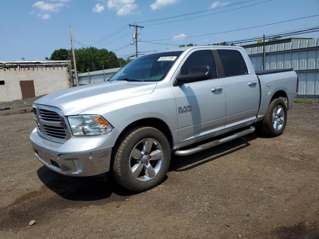 Pickups RAM 1500 2016 Srebrny