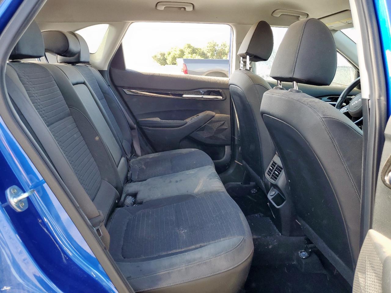 KNDEU2AA8P7398265 2023 Kia Seltos S