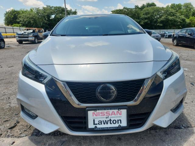  NISSAN VERSA 2020 Srebrny