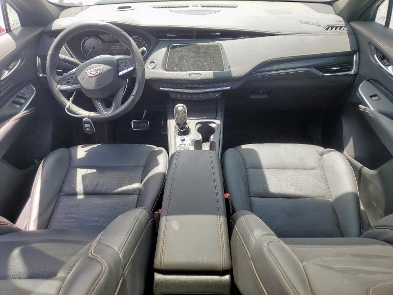  CADILLAC XT4 2023 Красный