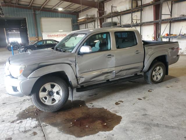  TOYOTA TACOMA 2015 Серебристый
