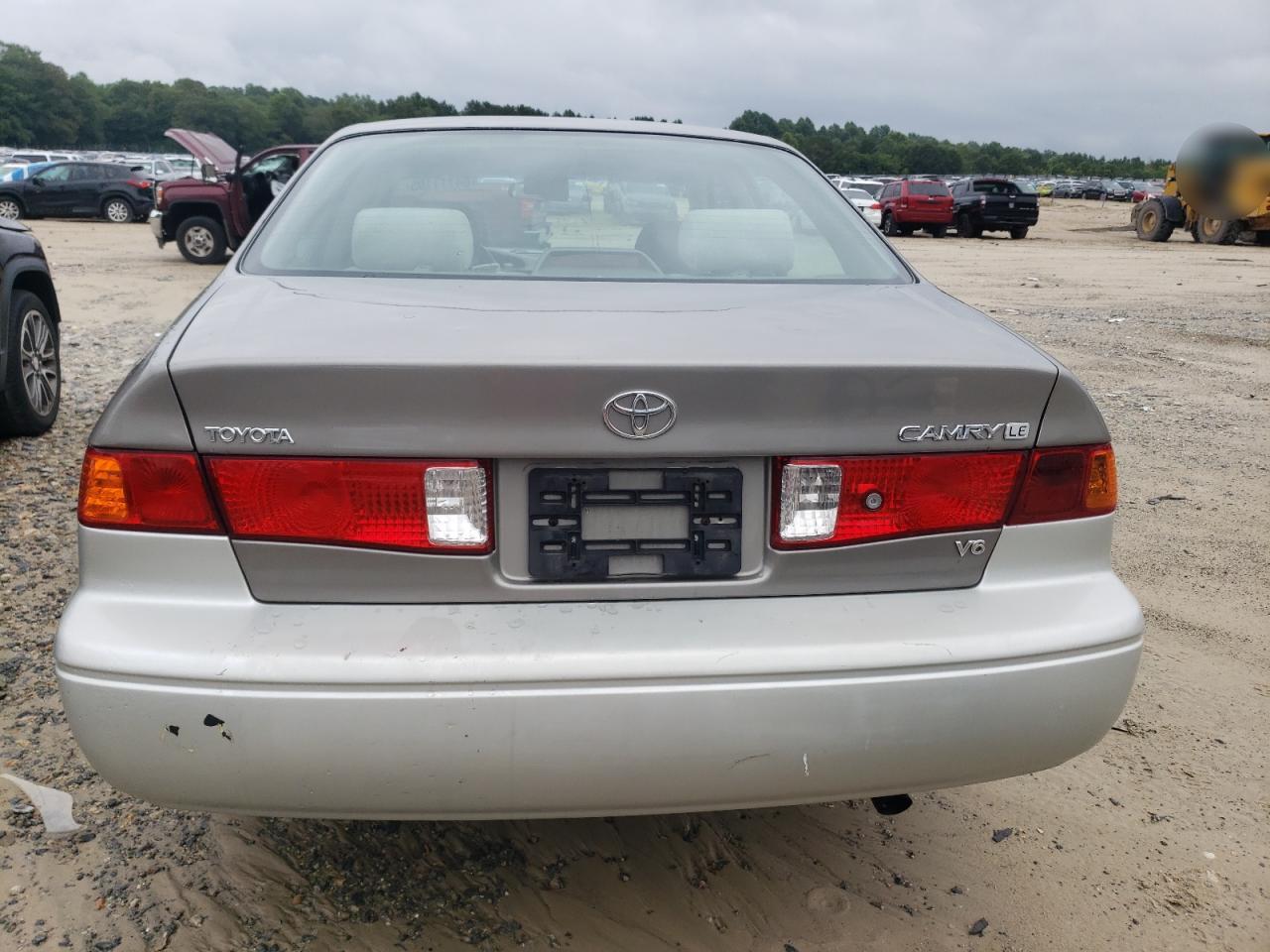 2000 Toyota Camry Le VIN: 4T1BF22K2YU098272 Lot: 64111105