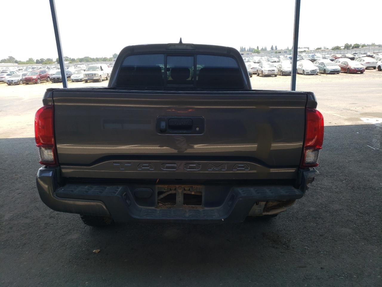 2018 Toyota Tacoma Double Cab VIN: 5TFAX5GN8JX127117 Lot: 64761315