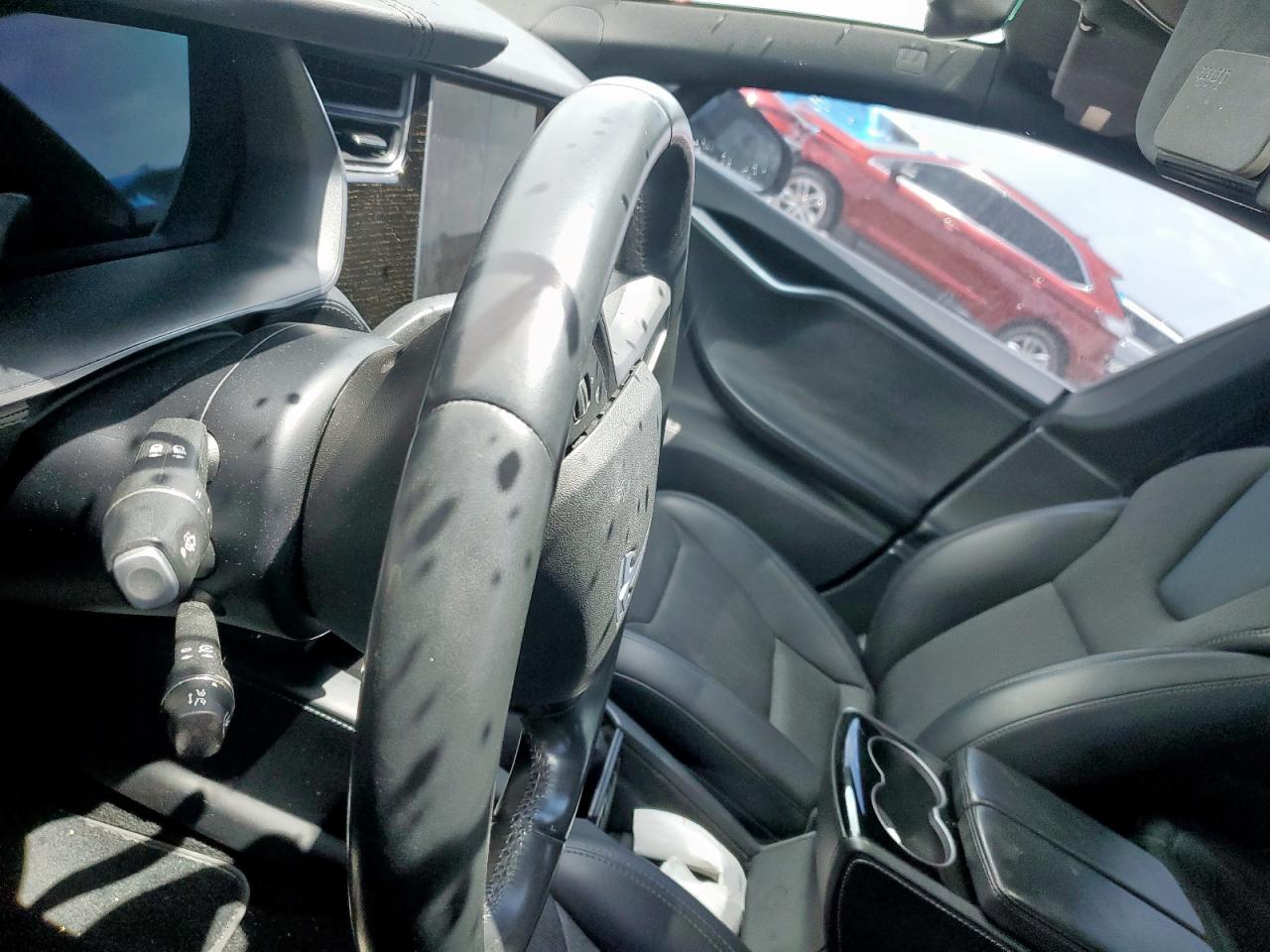 2018 Tesla Model S VIN: 5YJSA1E22JF266693 Lot: 63525385