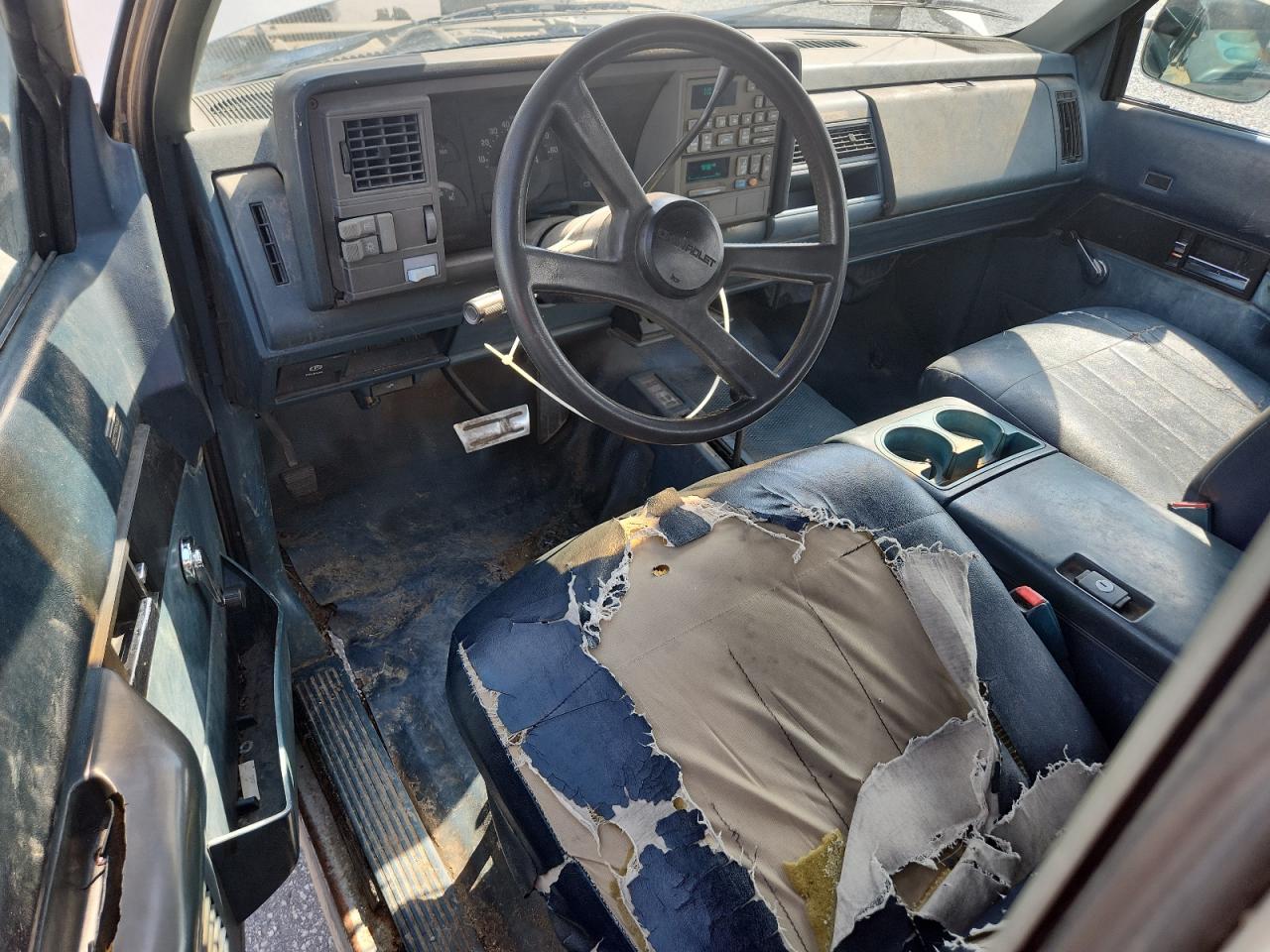 1990 Chevrolet Gmt-400 K2500 VIN: 2GCFK29K8L1148748 Lot: 64077805