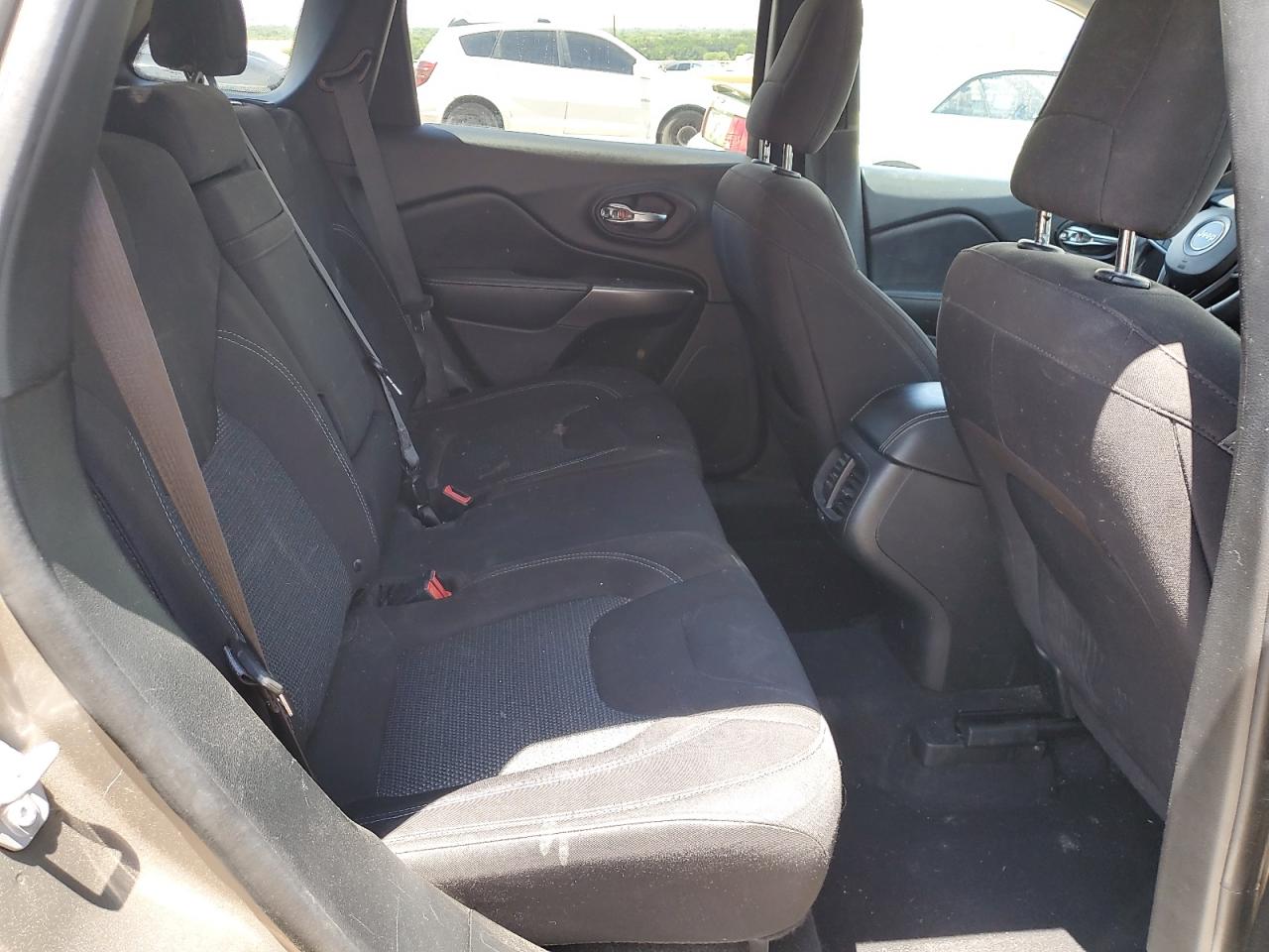 2019 Jeep Cherokee Latitude VIN: 1C4PJLCB6KD269917 Lot: 64075795