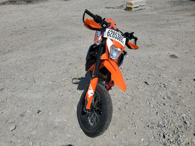 2024 KTM 690 SMC R  