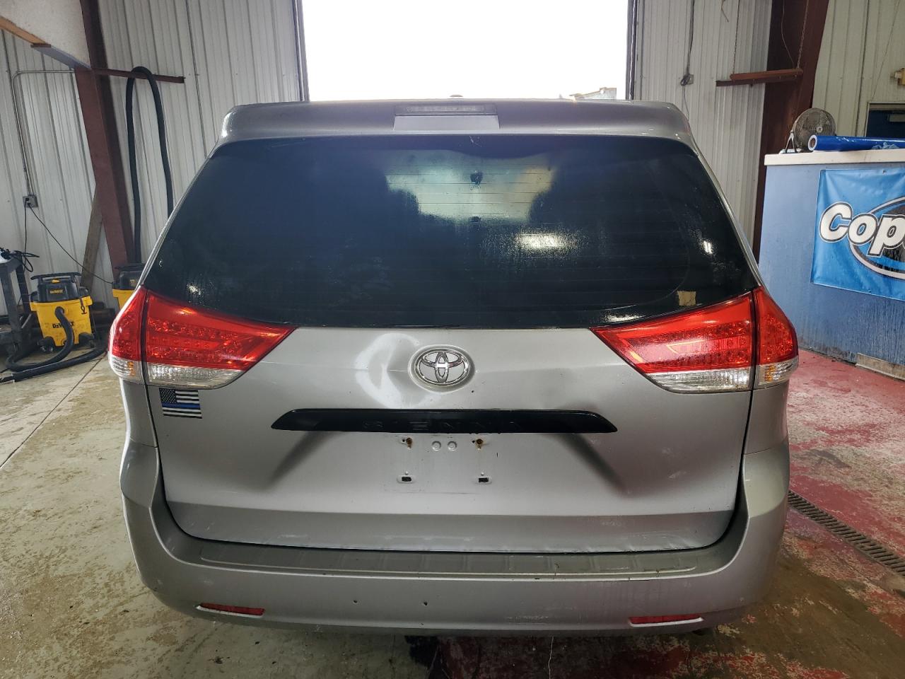 2011 Toyota Sienna VIN: 5TDZK3DC8BS077903 Lot: 64673865