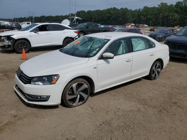 Sedans VOLKSWAGEN PASSAT 2015 White