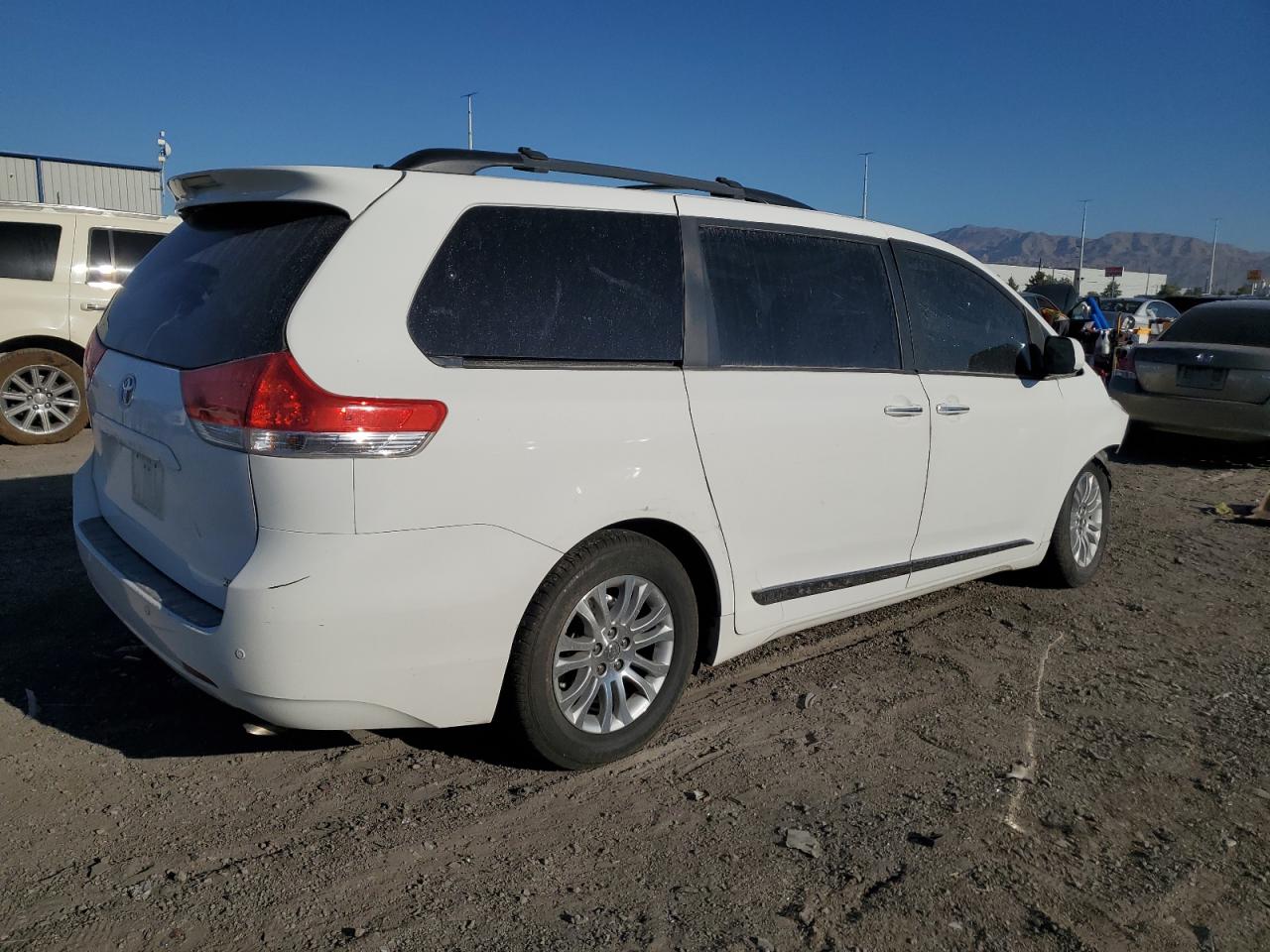 2013 Toyota Sienna Xle VIN: 5TDYK3DC9DS405330 Lot: 66231345