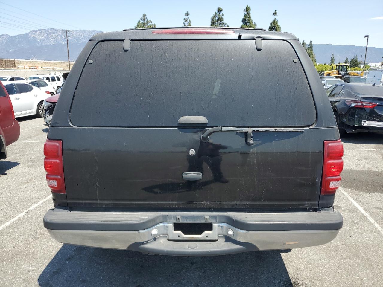 2000 Ford Expedition Xlt VIN: 1FMRU1560YLB04041 Lot: 65178625