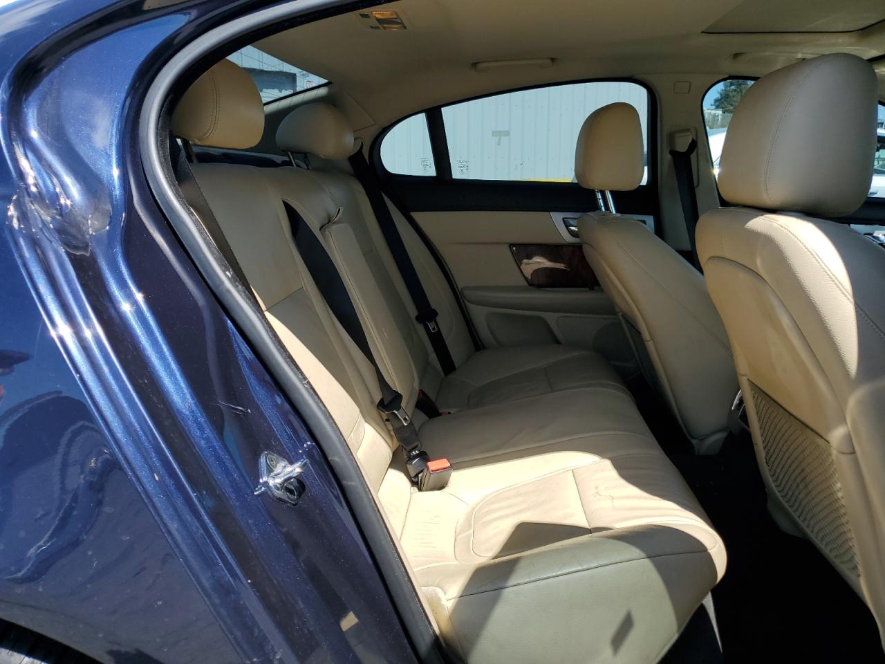 2015 Jaguar Xf 2.0T Premium VIN: SAJWA0FS5FPU77556 Lot: 64901755