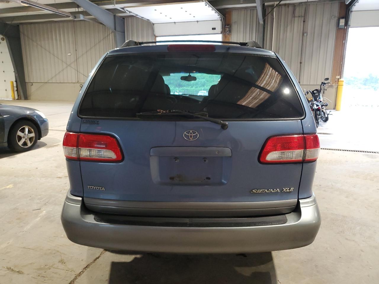 2002 Toyota Sienna Le VIN: 4T3ZF13C42U437712 Lot: 64836245