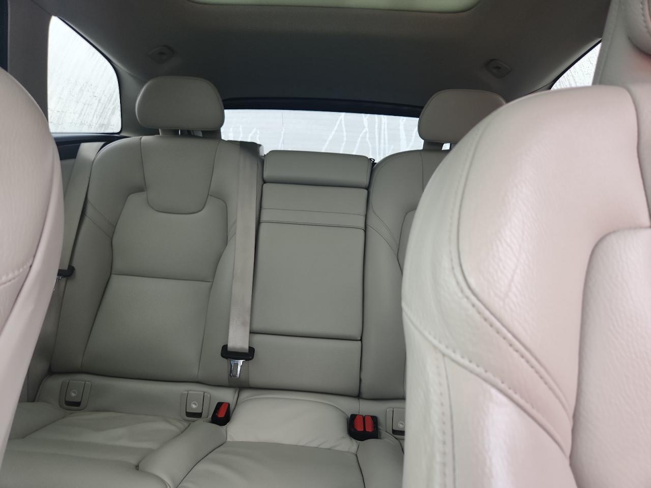 2019 Volvo Xc60 T5 Momentum VIN: LYV102DK2KB200699 Lot: 64007825