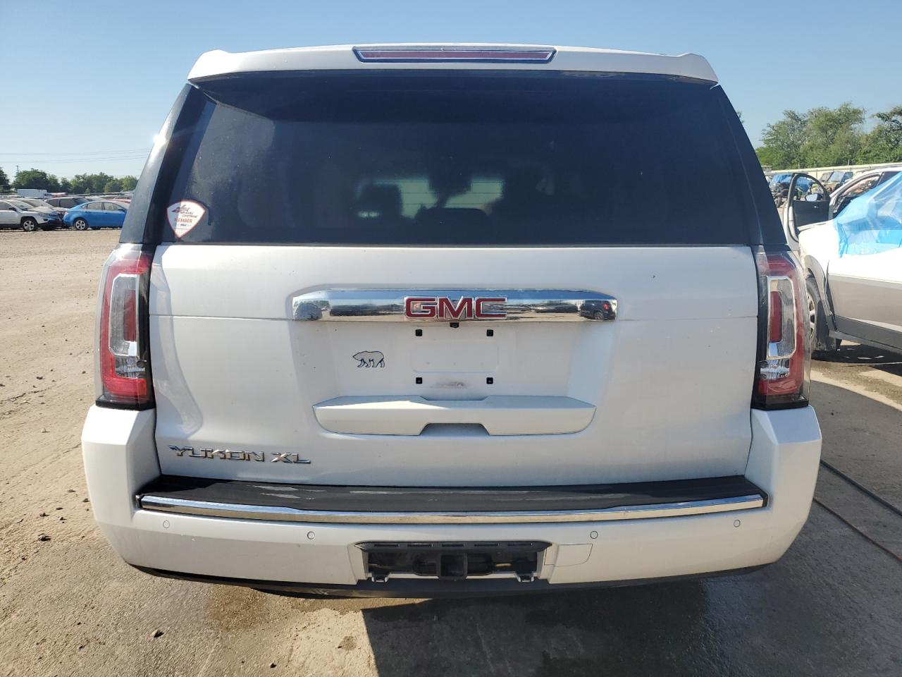 2018 GMC Yukon Xl Denali VIN: 1GKS2HKJXJR212994 Lot: 63262135