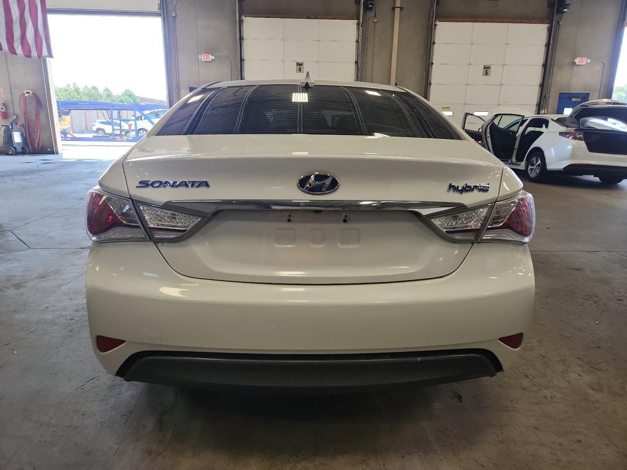 2013 Hyundai Sonata Hybrid VIN: KMHEC4A48DA088569 Lot: 64796405