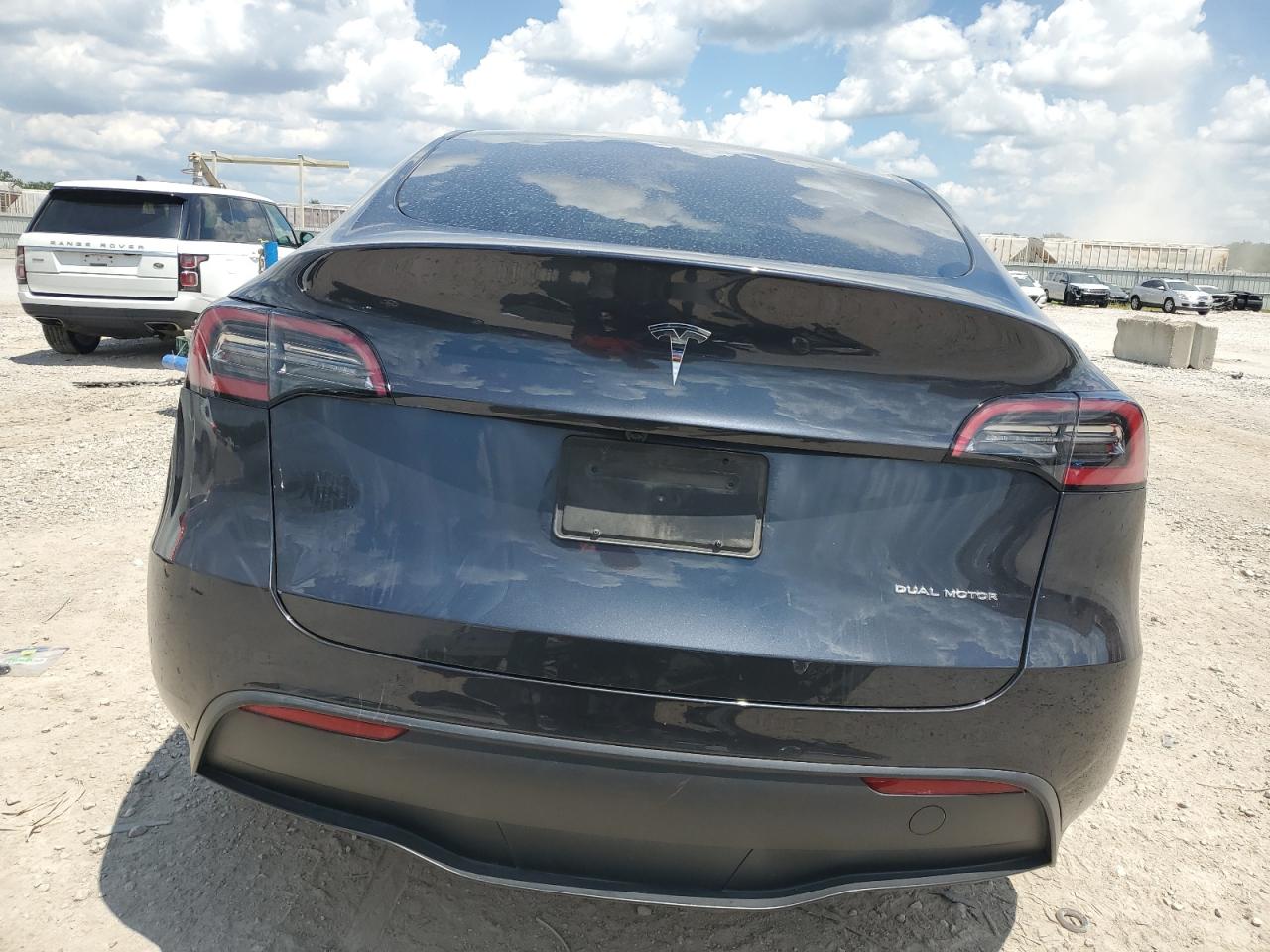 2024 Tesla Model Y VIN: 7SAYGDEE0RA229318 Lot: 69559225