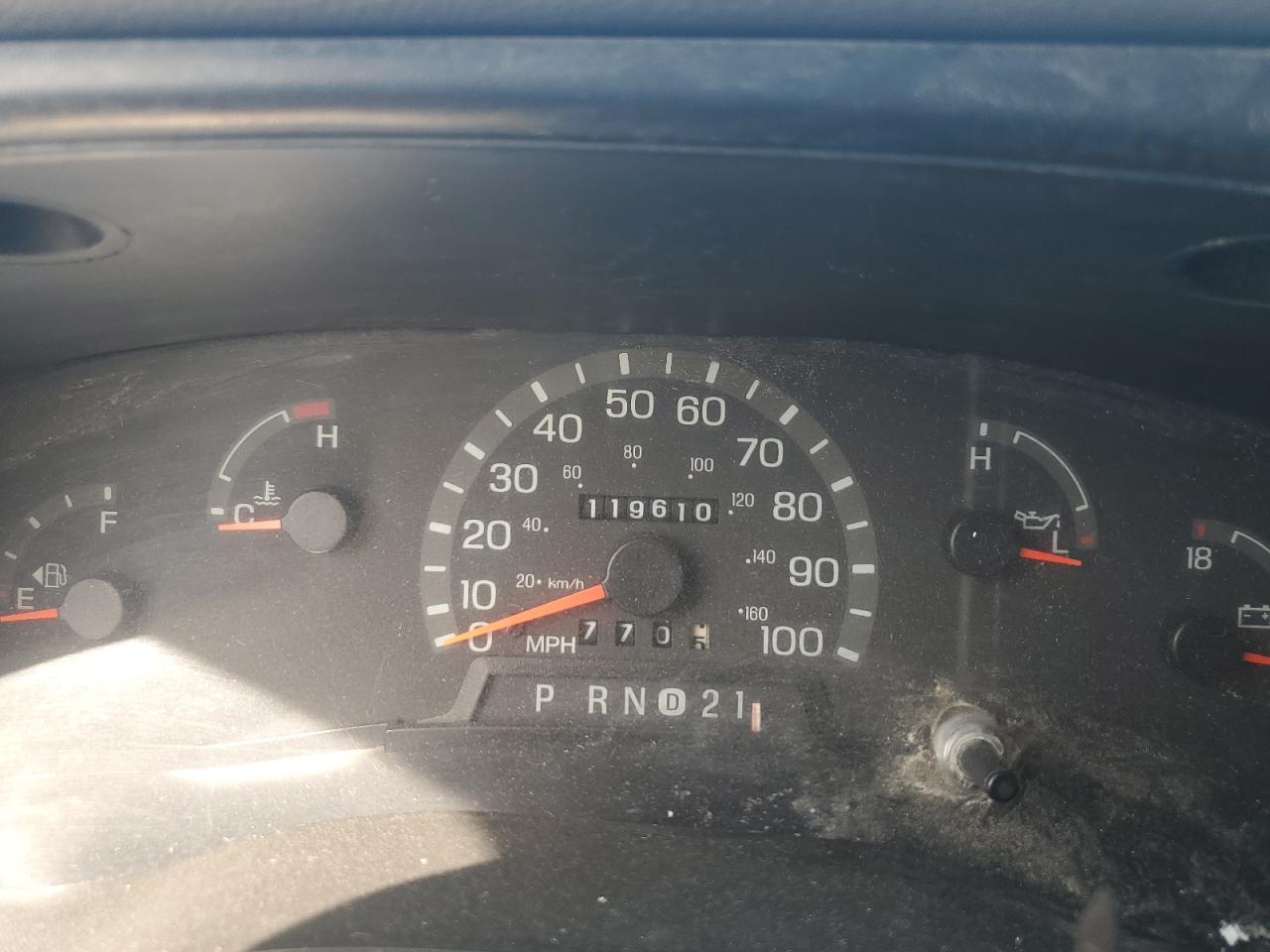 2000 Ford Econoline E350 Super Duty Wagon VIN: 1FBSS31L7YHB82648 Lot: 66702325