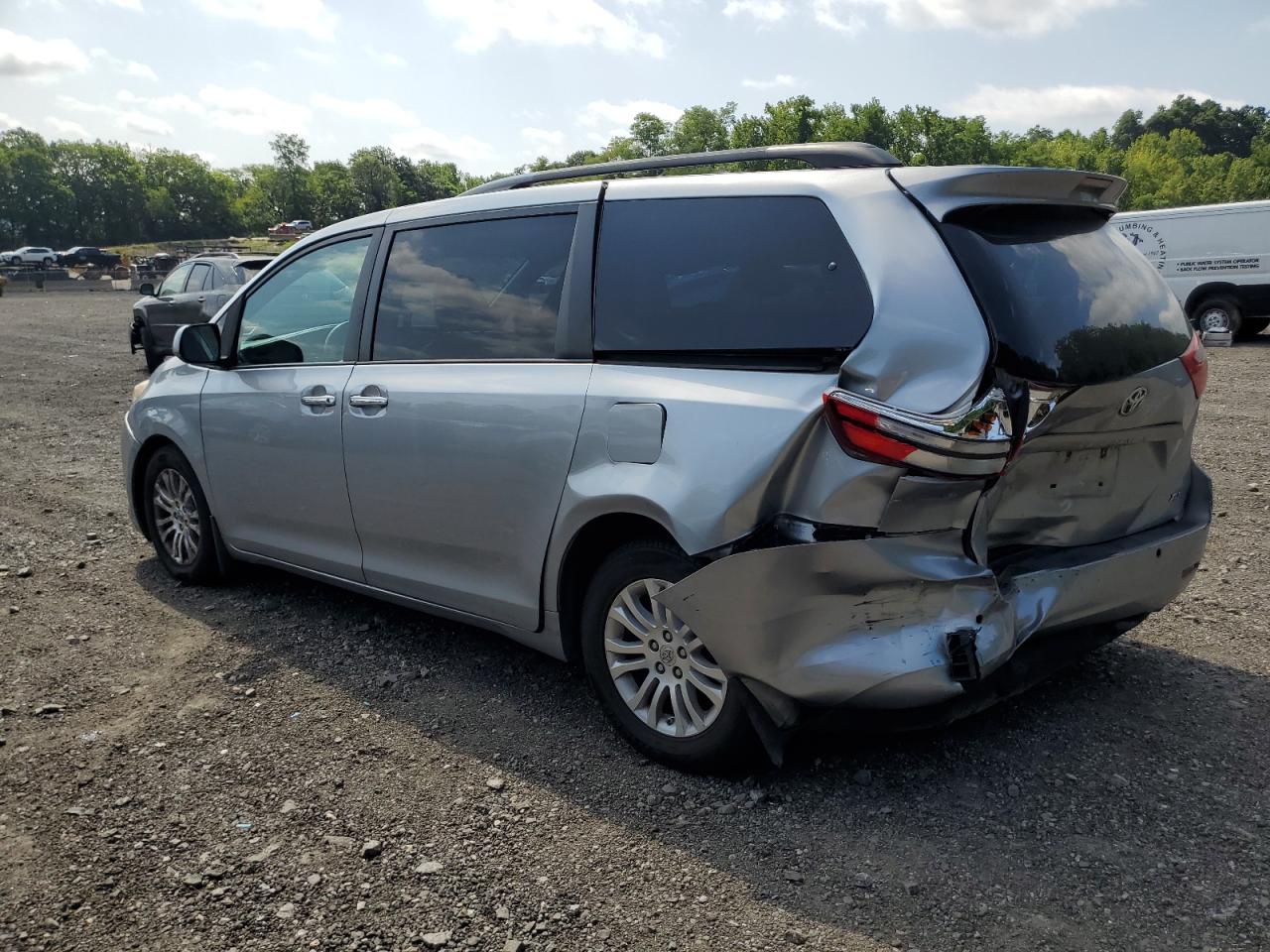 2015 Toyota Sienna Xle VIN: 5TDYK3DC3FS660431 Lot: 65463985