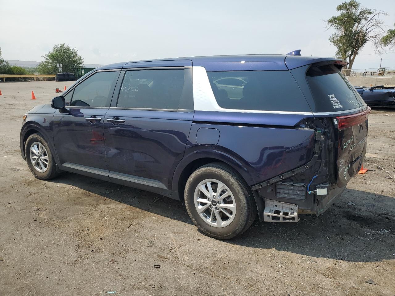 2024 Kia Carnival Lx blue null gas KNDNB4H38R6327438 photo #3