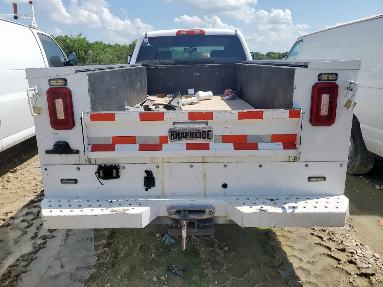2018 Chevrolet Silverado C2500 Heavy Duty VIN: 1GB1CUEG2JF111158 Lot: 64445675