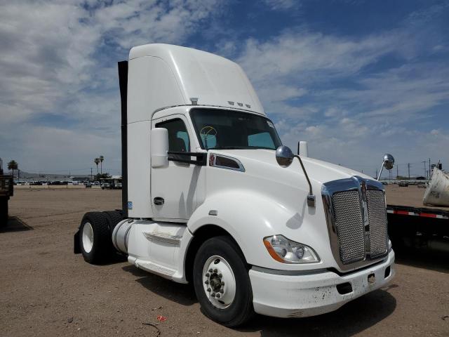 2015 Kenworth T680 Semi Truck