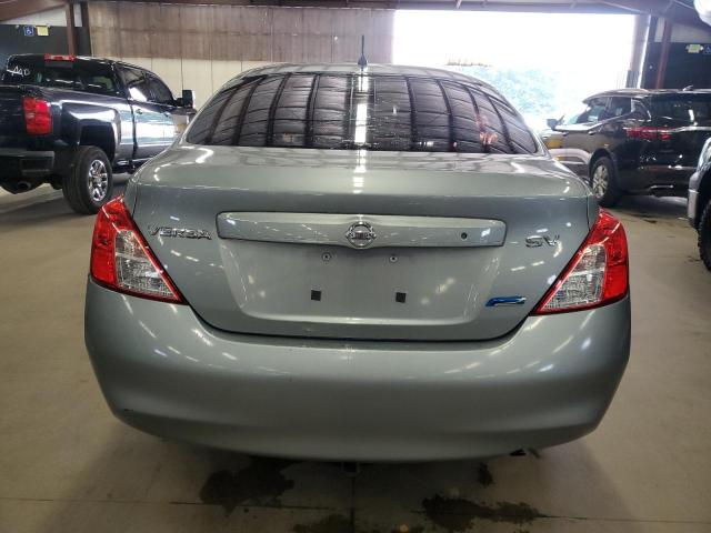 Sedans NISSAN VERSA 2012 Srebrny