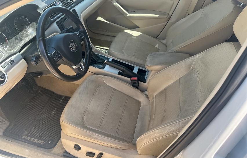Седаны VOLKSWAGEN PASSAT 2012 Белы