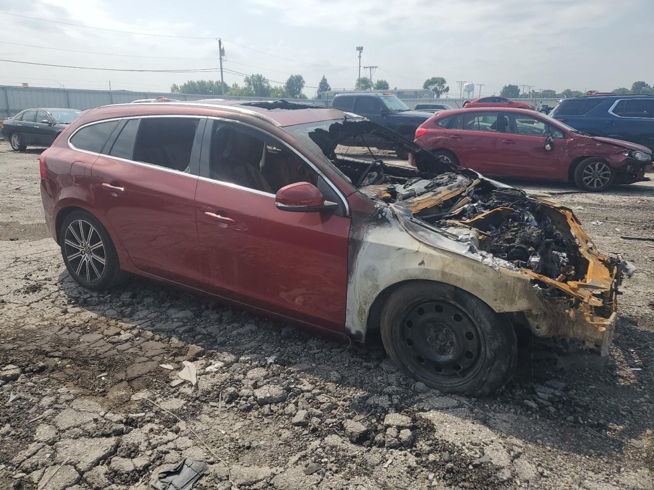 YV140MEK5F1258062 VOLVO V60 2015 RED Photo 4