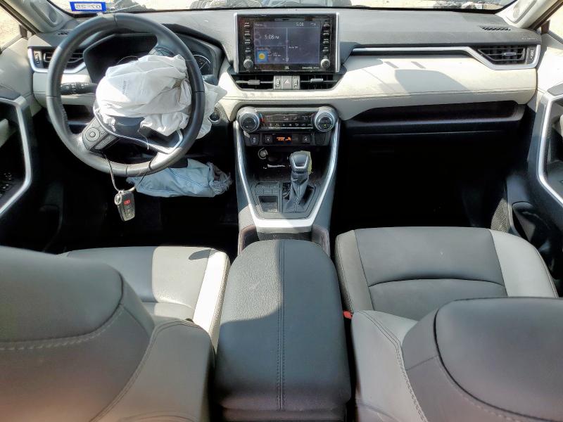  TOYOTA RAV4 2019 Srebrny