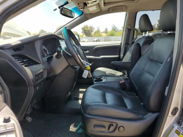Minivans TOYOTA SIENNA 2015 Srebrny