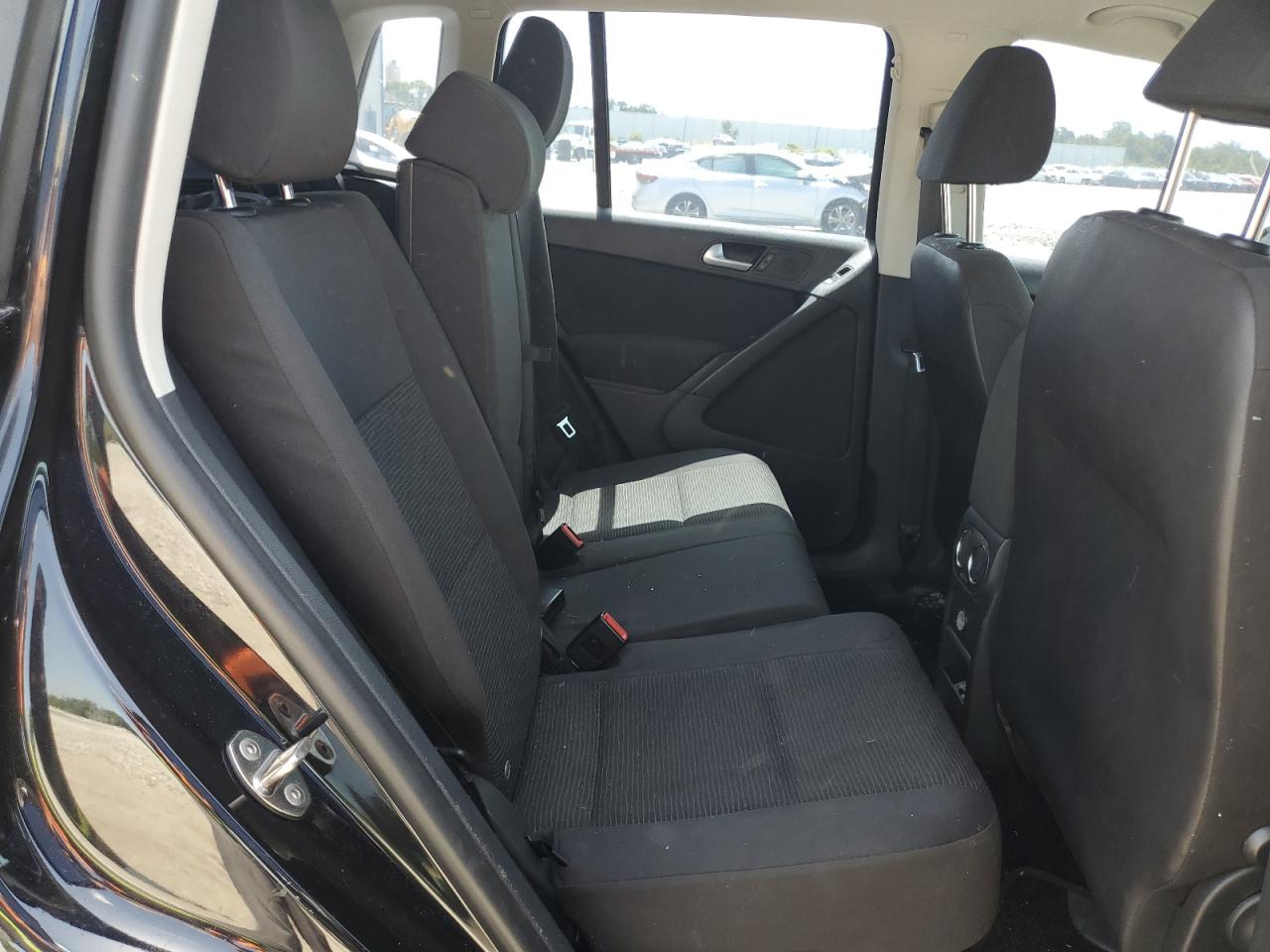 2015 Volkswagen Tiguan S VIN: WVGAV7AX7FW603930 Lot: 63133155