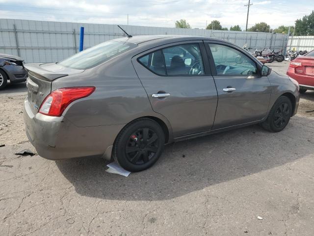  NISSAN VERSA 2015 Srebrny