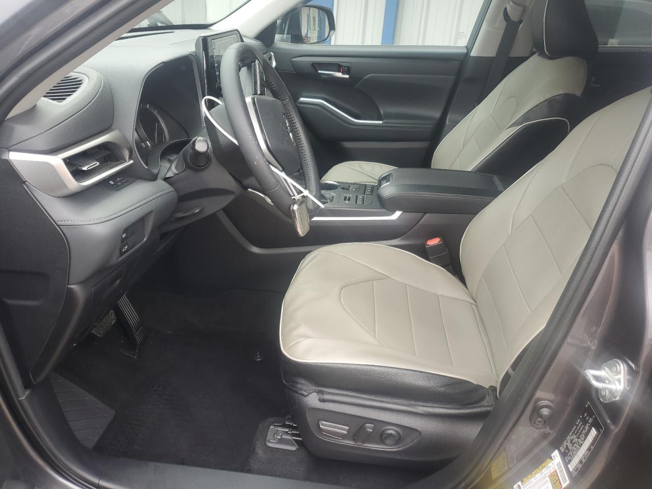 2022 Toyota Highlander Xle VIN: 5TDGZRBH0NS225745 Lot: 64306775