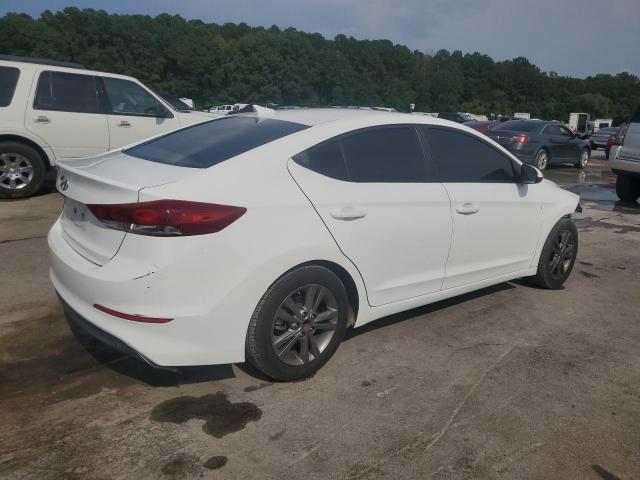  HYUNDAI ELANTRA 2018 Белы