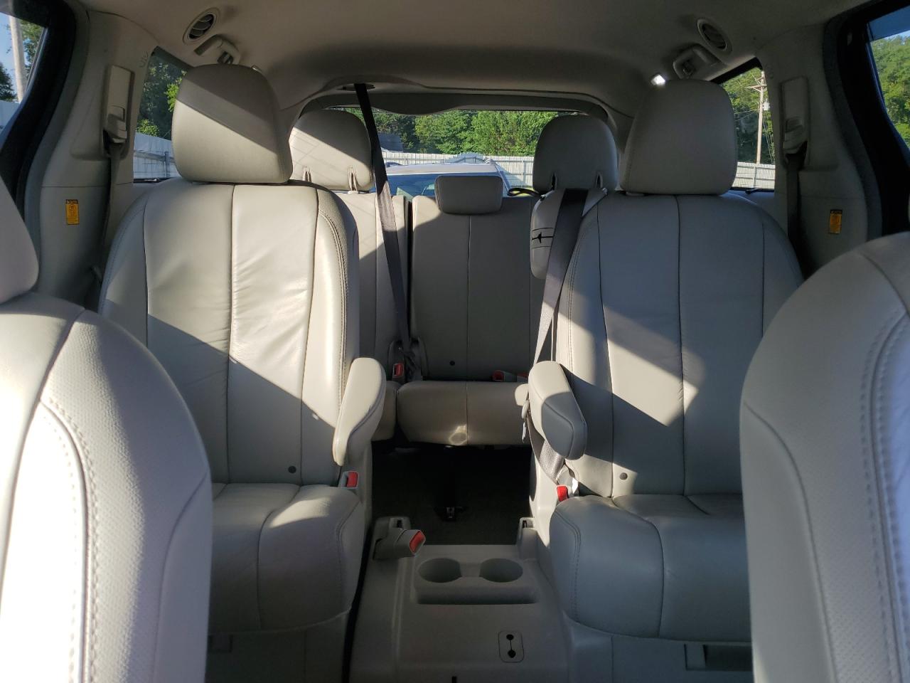 2011 Toyota Sienna Xle VIN: 5TDYK3DC6BS138368 Lot: 65564825