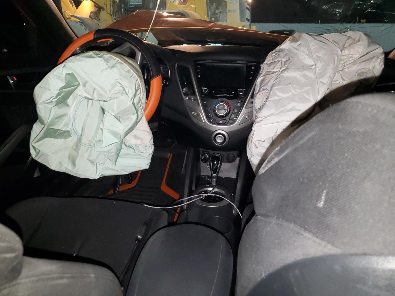 kmhtc6ad8hu312303 KMHTC6AD8HU312303 2017 Hyundai Veloster