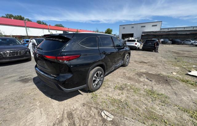 2022 TOYOTA HIGHLANDER XLE  