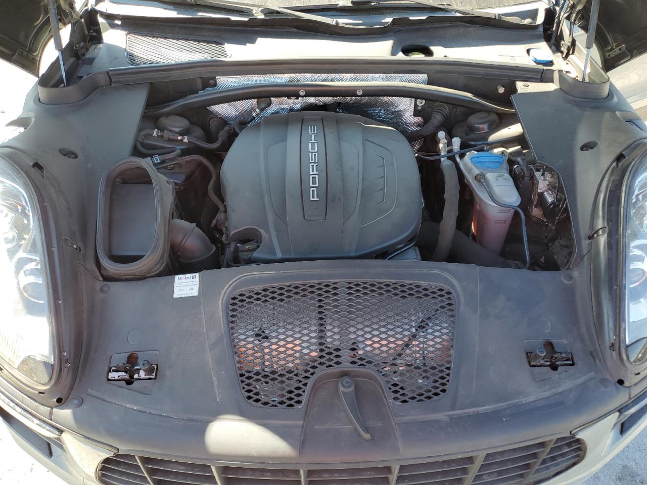 2017 Porsche Macan VIN: WP1AA2A5XHLB09212 Lot: 66739095