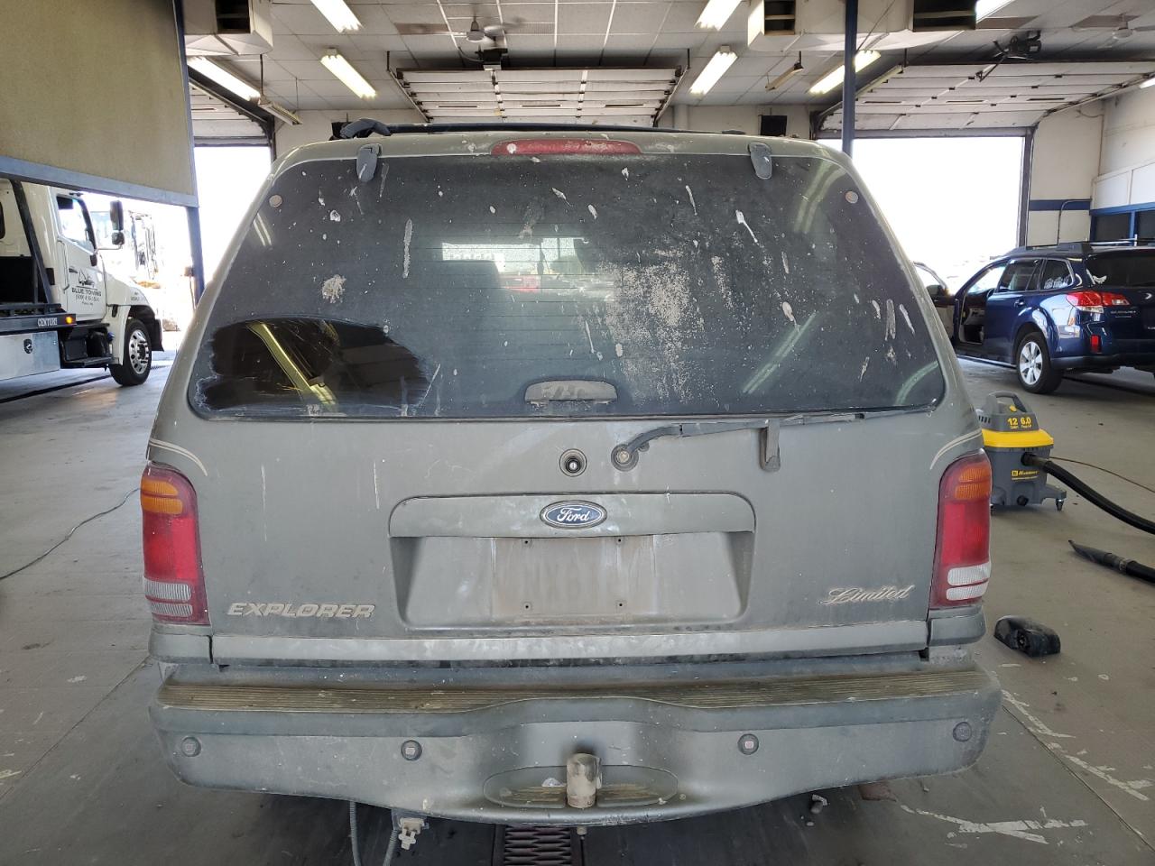 2000 Ford Explorer Limited VIN: 1FMDU75EXYZA41631 Lot: 63808935