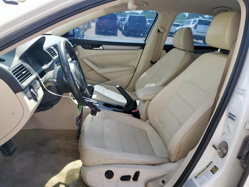 Седаны VOLKSWAGEN PASSAT 2015 Белы
