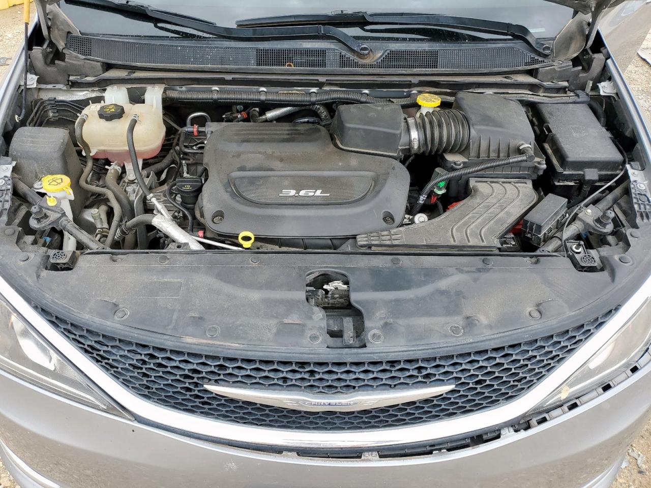 2018 Chrysler Pacifica Touring L VIN: 2C4RC1BGXJR316365 Lot: 63769645