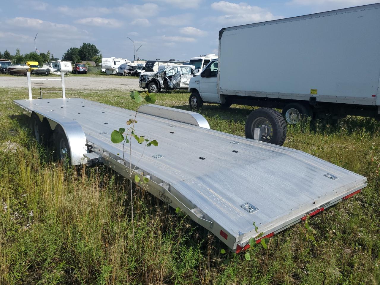 2025 Other 31Foot white null null 5KGBHHN32S1021344 photo #4